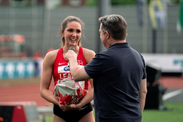 Fuehrende nach den ersten vier Disziplinen: Sophie Weißenberg (TSV Bayer 04 Leverkusen) im Interview am 07.05.2022 beim Stadtwerke Ratingen Mehrkampf-Meeting 2022 in Ratingen